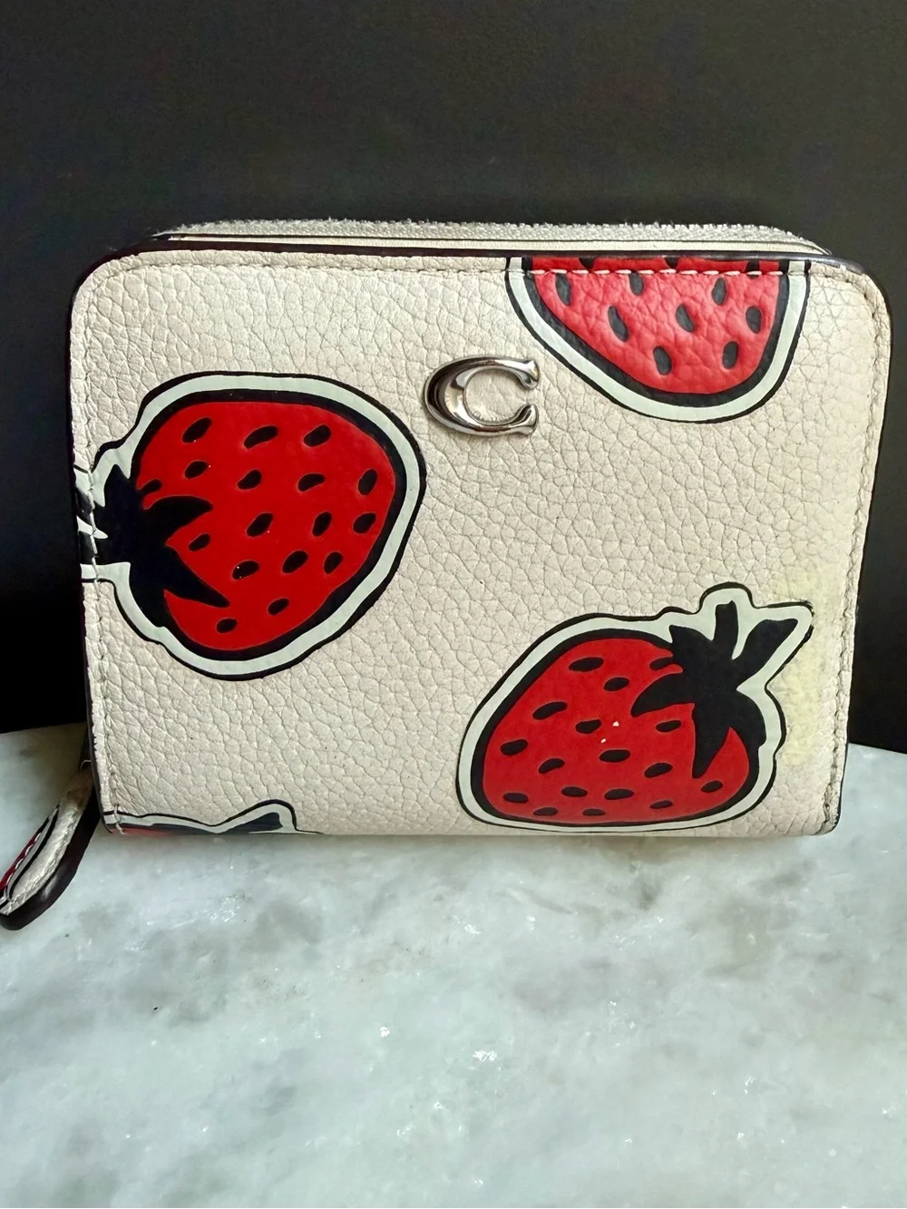 COACH Strawberry Billfold Wallet Chalk Multi Pebbled Leather CT908